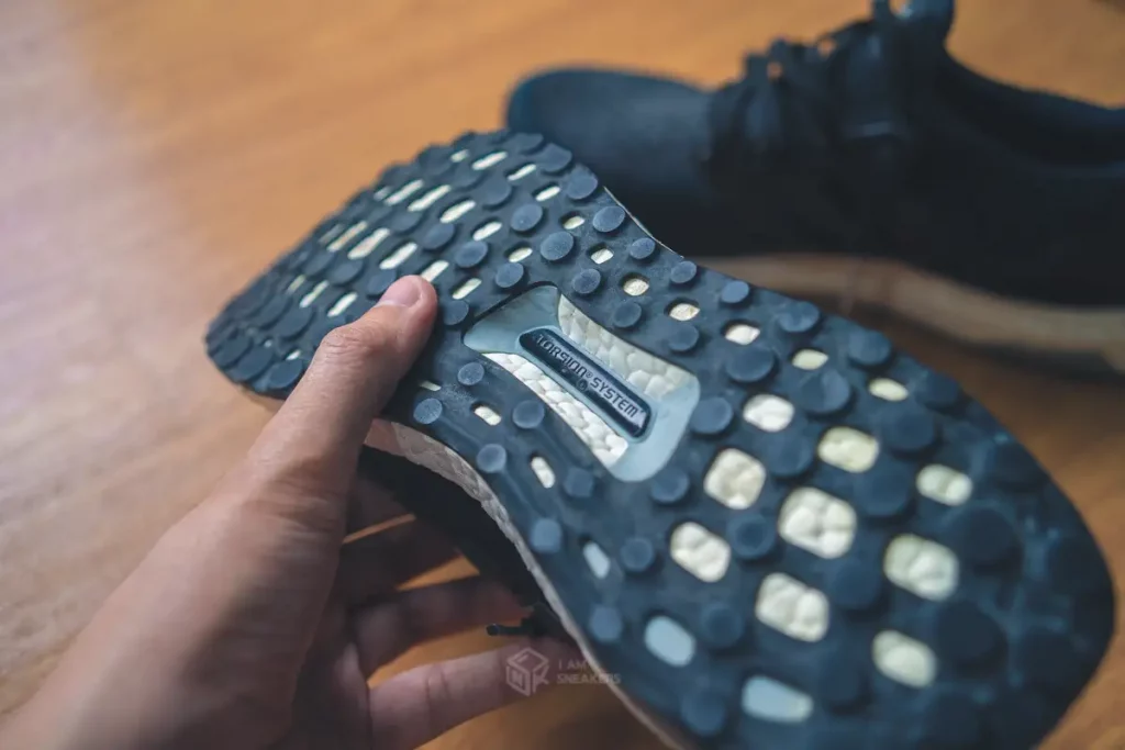 พื้นรองเท้า ของ adidas UltraBOOST 2.0 Core black