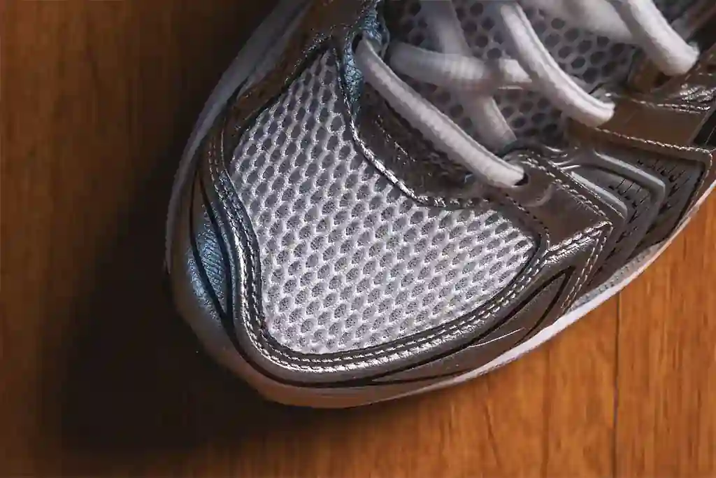 ย้อนดูอีกทีสนีกเกอร์สไตล์ญี่ปุ่น ASICS GEL-KAYANO 14 ส่วนของ Upper เป็นผ้า Mesh คล้ายตาข่าย asics gel kayano 14