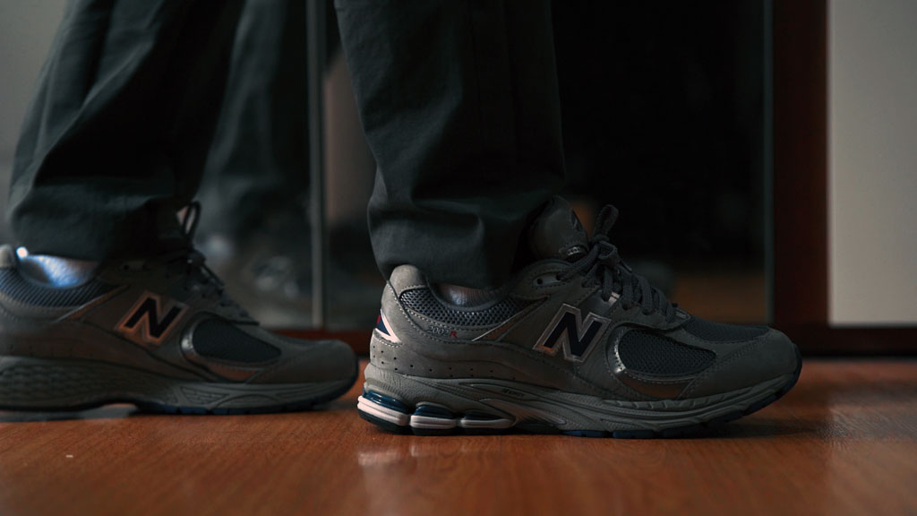 New Balance 2002R Grey On feet  จากมุมข้าง