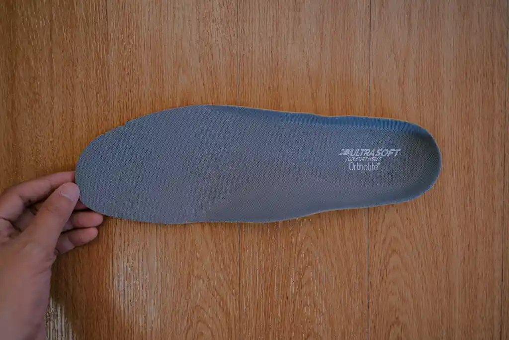 เทคโนโลยี Ortholite ในส่วนพื้นรองเท้าด้านในของ New Balance 990V5