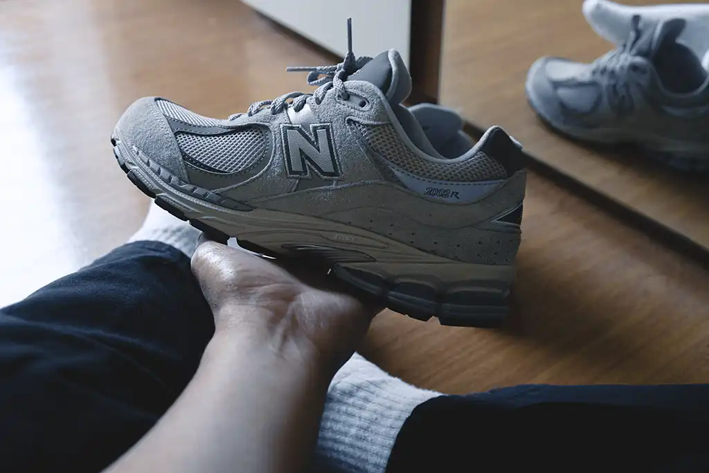 New Balance 2002R Grey / Light Grey หรือ 2002R0