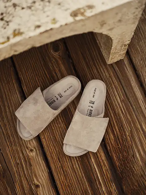 รองเท้ารุ่น THE LOS FELIZ จากการร่วมมือระหว่างแบรนด์ BIRKENSTOCK x FEAR OF GOD