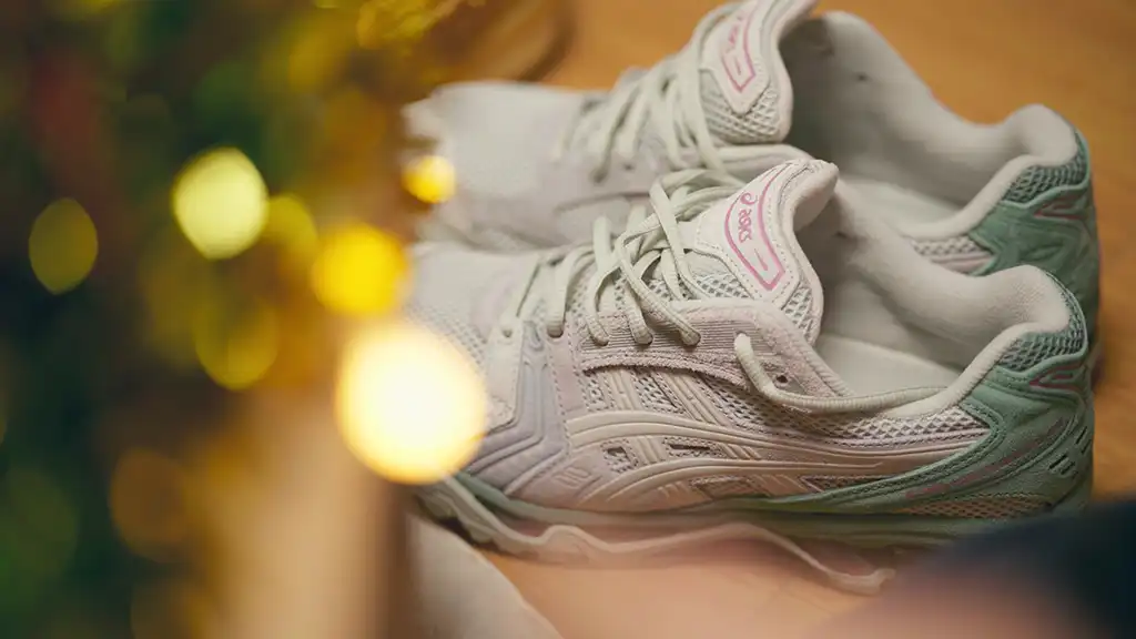 ASICS GEL-KAYANO 14 ในวิดีโอรีวิว Christmas wish(th) Sneakers