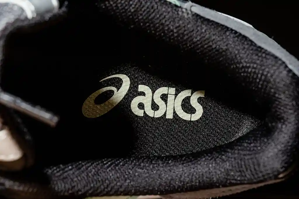 Insole จะเป็นสีดำของ ASICS GEL-NYC คู่นี้