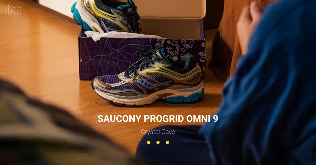 ปกติผมสายมินิมอล ไม่ค่อยชอบสนีกเกอร์สีเยอะๆ สักเท่าไร แต่พอไปเจอ Saucony ProGrid Omni 9 Crystal Cave คู่นี้ ผมยอมไม่เซฟความมินิมอลครับ!