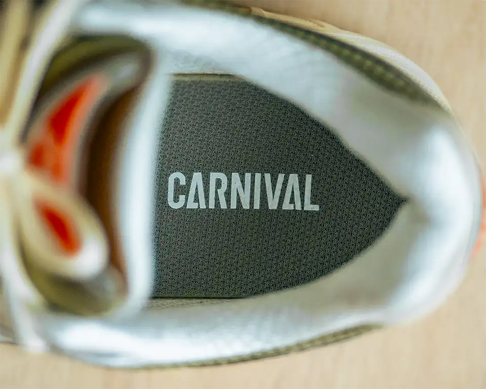 พื้น Insole ด้านในประทับตราโลโก้ CARNIVAL