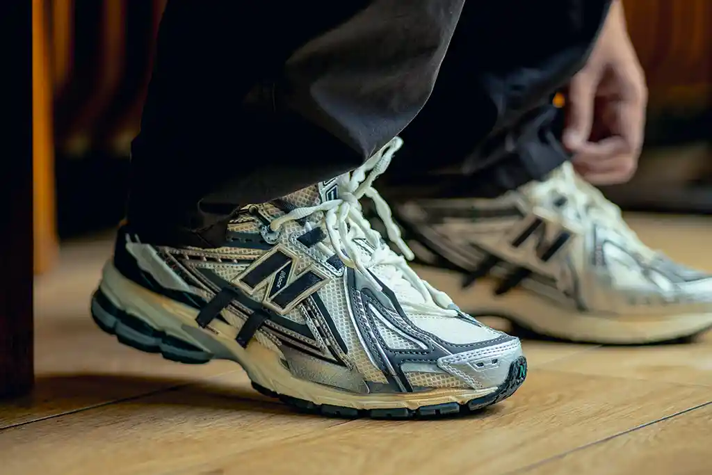 New balance 1906A Silver metallic on feet